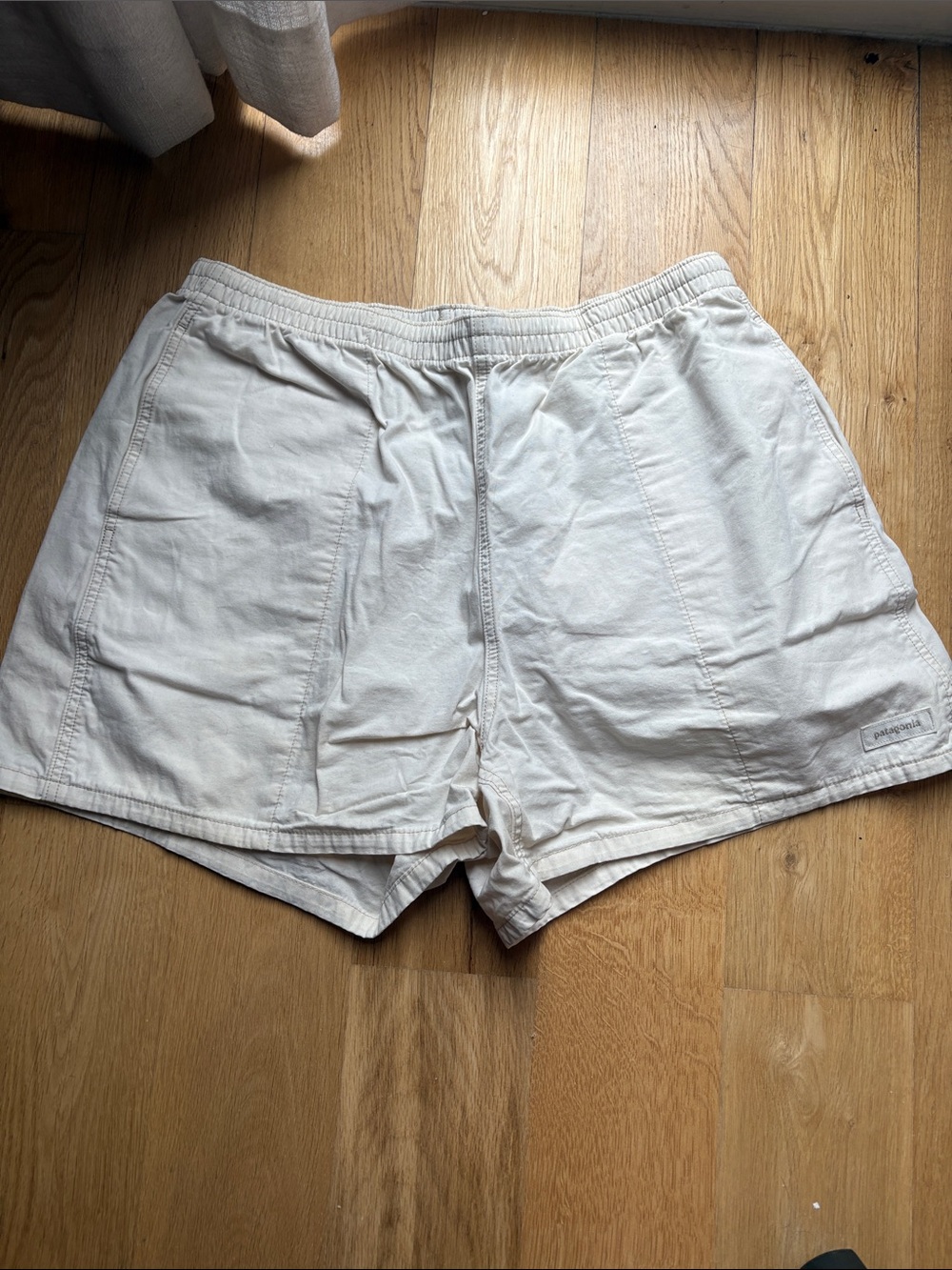 Patagonia Funhoggers Cotton Shorts 6" Natural Cream Woman’s Size L NWT